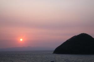 湯の島に沈む夕日